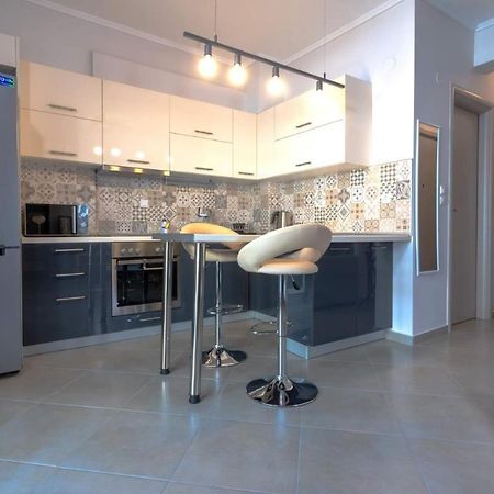 Beautiful & Modern Apartment In Tesalonika Bagian luar foto