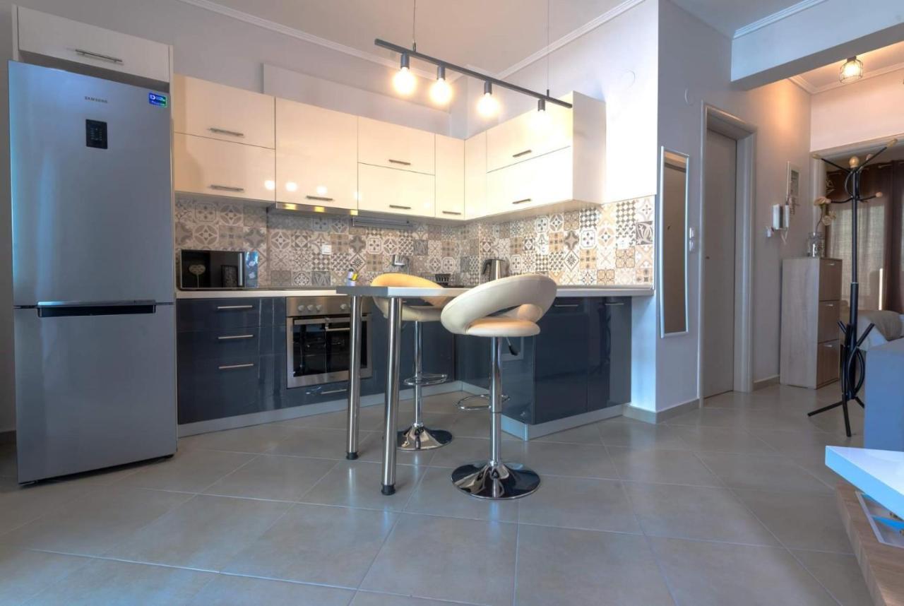 Beautiful & Modern Apartment In Tesalonika Bagian luar foto